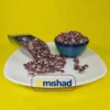 لوبیا عروس اعلا در تصویر تبلیغاتی روی بشقاب سفید.