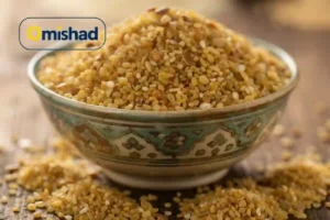 بلغور گندم اصفهان عمده 2 کاسه سنتی پر از بلغور گندم اصفهان عمده با دانههای طلایی و یکدست روی سطح چوبی.