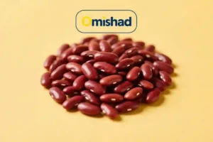 دانه‌های براق و سالم لوبیا قرمز خمین دستچین بسته 900 گرمی روی زمینه زرد با لوگوی امیشاد.