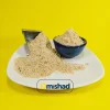 پودر سیر ممتاز و یکدست با رنگ کرم روشن درون کاسه آبی و پیمانه، به نمایش گذاشته شده در حجم ۲۰۰ گرمی برای مصارف خانگی و آشپزی روزانه.