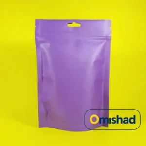 پاکت زیپ‌دار بنفش بلغور گندم ۹۰۰ گرمی امیشاد با قفل آویز روی پس‌زمینه زرد.