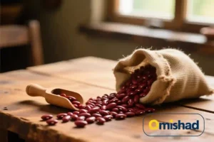 کیسه کنفی پر از لوبیا قرمز خمین عمده 30 کیلویی امیشاد روی میز چوبی روشن با پیمانه چوبی در نور طبیعی.