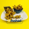زردچوبه قلم عمده تناژ امیشاد بشقاب سفید و پس‌زمینه زرد
