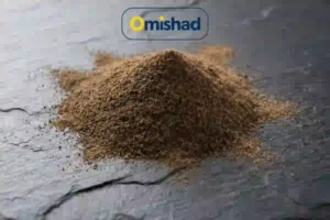 تجارتخانه فلفل سیاه | خرید آنلاین عمده انواع فلفل سیاه 1 پودر فلفل سیاه تازه و یکدست بهصورت تودهای روی سطح سنگی تیره.