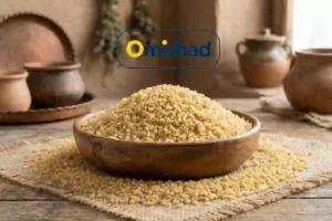 تجارتخانه گندم 10 بلغور گندم زرد و یکدست داخل کاسه چوبی در فضای سنتی آشپزخانه.